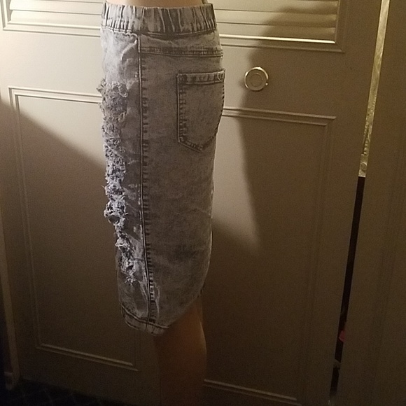 Women's clothing - Picture 2 of 3